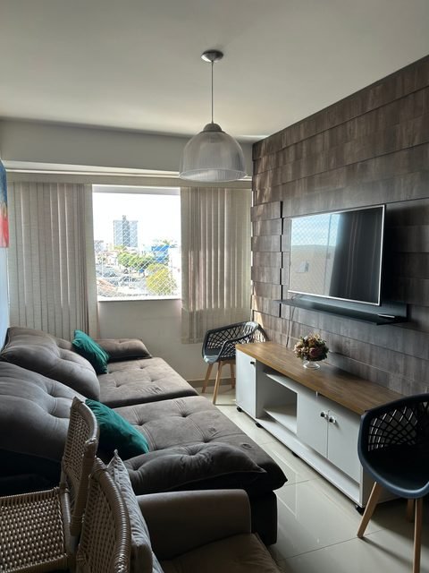 Sala com painel embutido